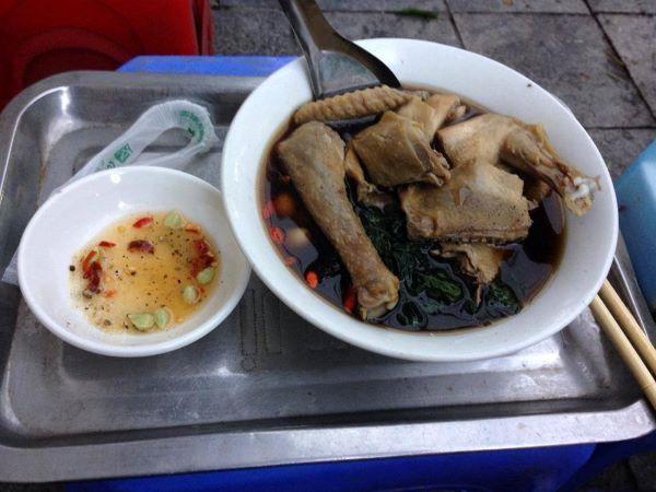 -dia-chi-an-ga-tan-ha-noi-ngon-quen-loi-ve