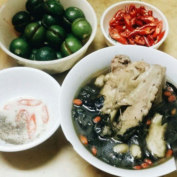 Món gà tần vô cùng xuất sắc tại Gà Tần Tôn Đức Thắng