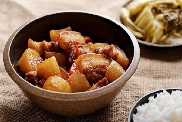 Thịt kho củ cải