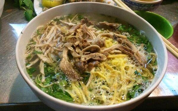 Bún thang đậm đà của quán Bà Đức, Cầu Gỗ 