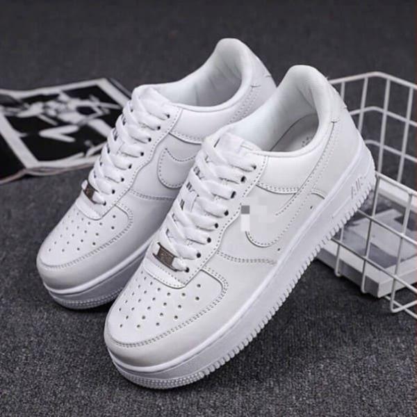 Giày Nike Air Force 1 là một trong những mẫu giày sneaker được ưa chuộng nhất hiện nay
