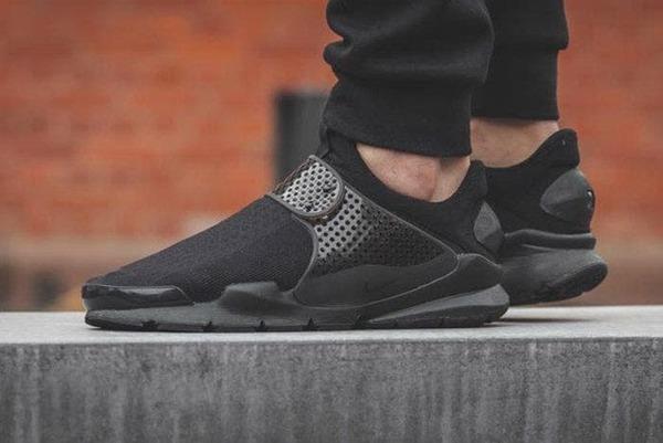 Giày Nike Sock Dart có lớp vải thoáng khí, tạo sự mát mẻ cho người dùng