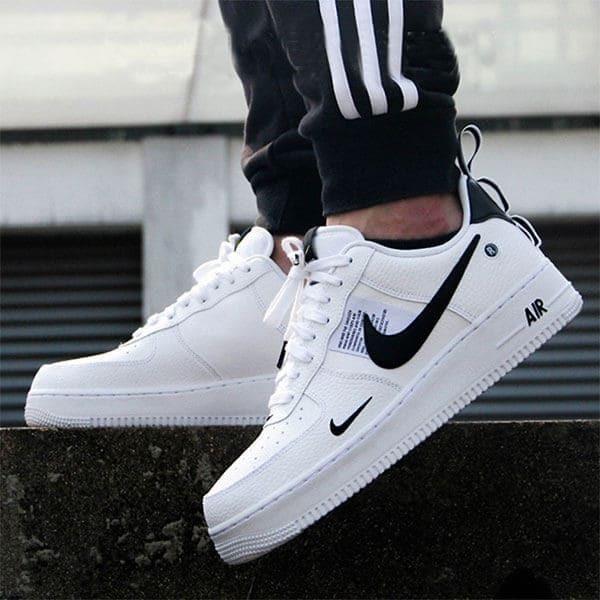 Các bạn nên lựa chọn những mẫu giày Nike có màu sắc basic, đơn giản để dễ phối đồ