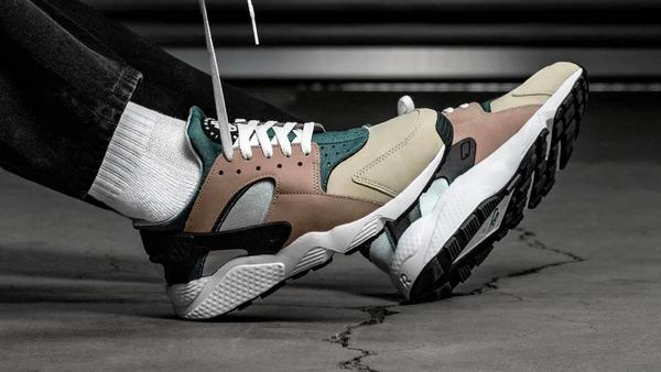 Form dáng của Nike Huarache Ultra khá nhỏ gọn, ôm chân