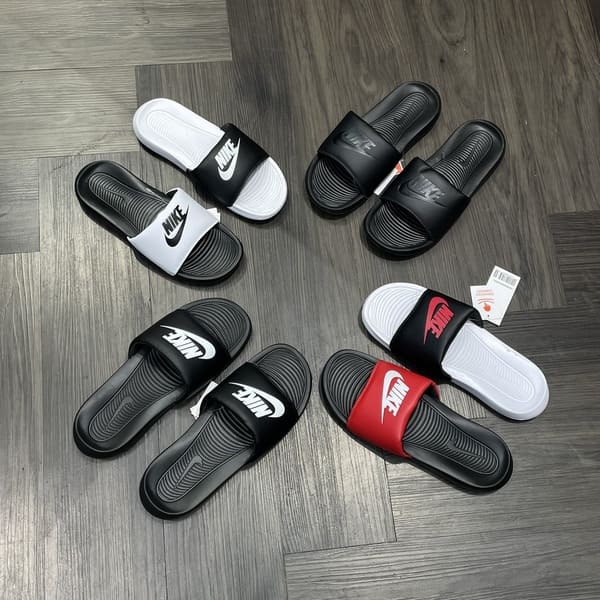 Các bạn nên chọn cho mình những đôi dép Nike có màu sắc phù hợp