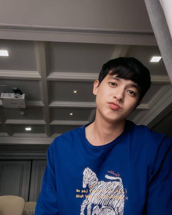 James Jirayu Tangsrisuk vẻ ngoài thư sinh