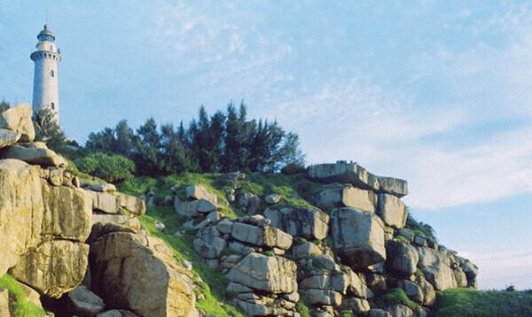 Hải Đăng Hòn Chút - một điểm du lịch phải đến khi du lịch đảo Bình Hưng