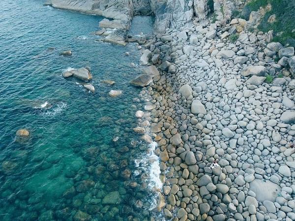 Bãi đá trứng, Bình Hưng nhìn từ trên cao