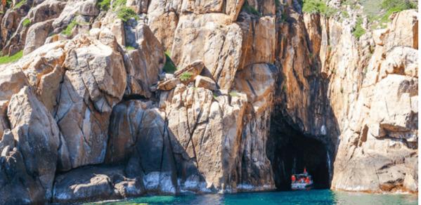 Hang Tàu - Đảo Yến - một điểm không nên bỏ qua khi du lịch đảo Bình Hưng