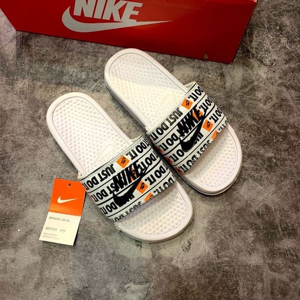 Những mẫu dép Nike hàng real đều được kiểm định nghiêm ngặt, không có bất cứ lỗi sản phẩm nào