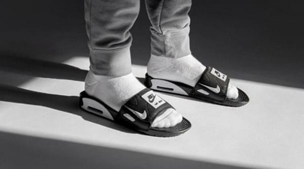 Một đôi dép Nike có thiết kế phù hợp sẽ giúp ghi điểm cho set trang phục của bạn