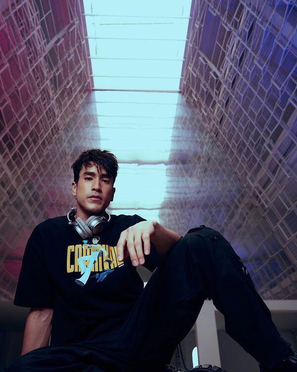 Nadech Kugimiya chất hơn với áo thun năng động