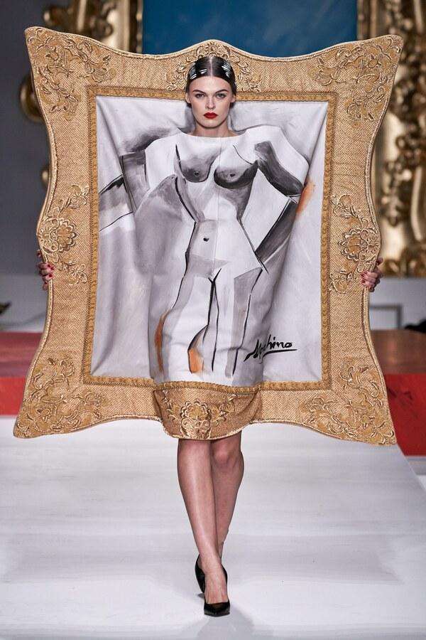 Chiếc váy bức tranh của Moschino 