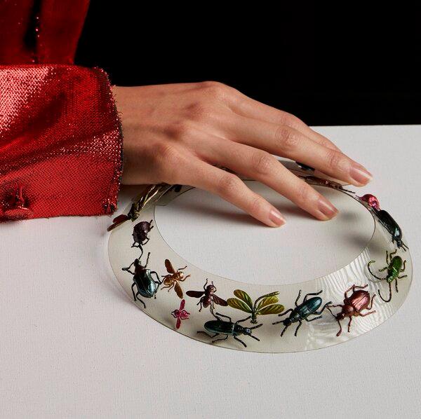 Vòng cổ trong côn trùng của Schiaparelli 