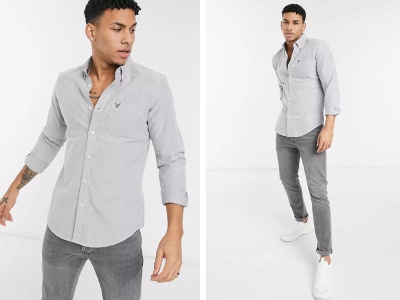 Áo sơ mi xám với quần jeans