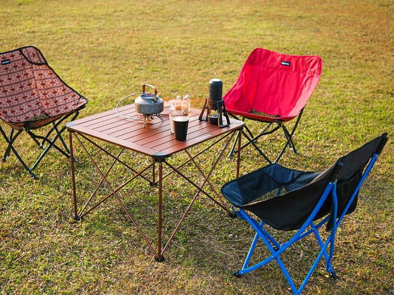 Chuẩn bị thêm bàn ghế để sẵn sàng chill