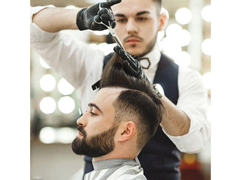 Tạo kiểu tóc quá nhiều khiến tóc bị đổ dầu