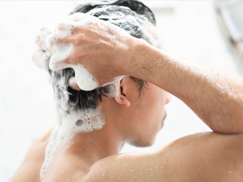 Gội đầu quá nhiều gây nên tóc da dầu