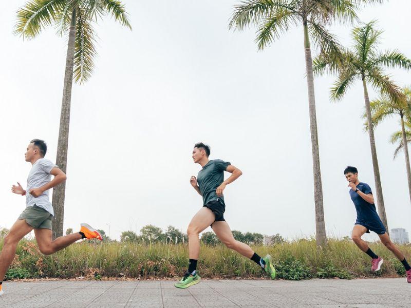 Có nên chọn quần áo chạy bộ giá rẻ không?