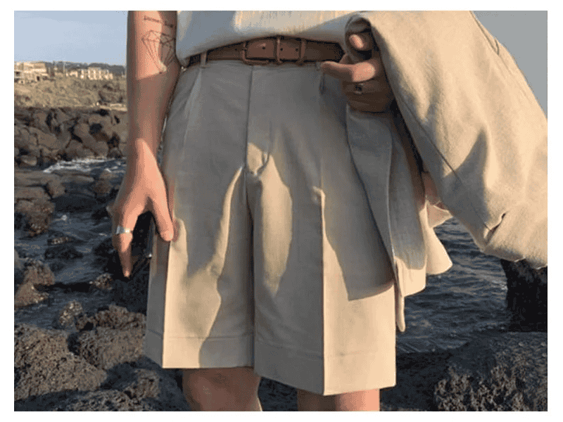 Đối với những chàng trai gầy thì nên ưu tiên sản phẩm có dáng suông rộng, dài ngang đầu gối