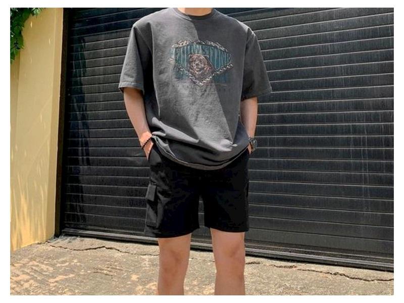 Mệnh danh là items “quốc dân”, kaki short đang được rất nhiều các bạn nam săn đón