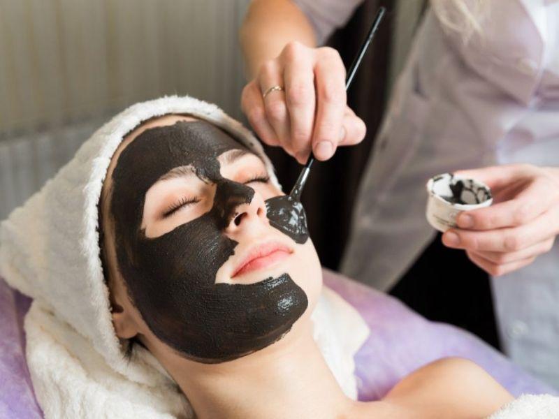 Công dụng của than hoạt tính trong lĩnh vực làm đẹp