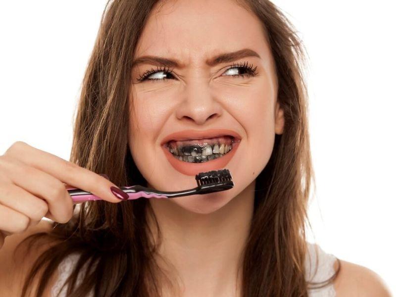Dùng thử sản phẩm chăm sóc da từ than hoạt tính: Nên hay không?