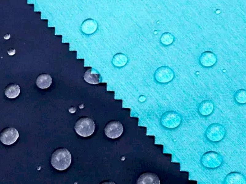 Vải chống thấm nước thường được đánh giá cao về độ bền, không bị rách