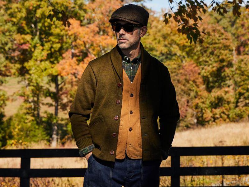 Outfit đậm chất Grandpa Core với các item kinh điển như áo sơ mi, áo gile, áo cardigan,...