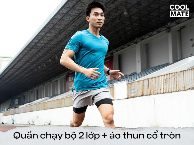 Phối đồ đơn giản: quần chạy bộ nam 2 lớp + áo thun thể thao cổ tròn