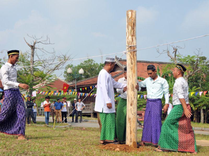 trang-phuc-dan-toc-cham-3963