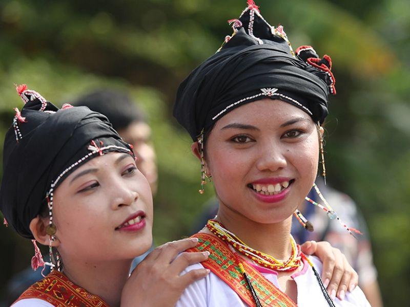 trang-phuc-dan-toc-cham-3963