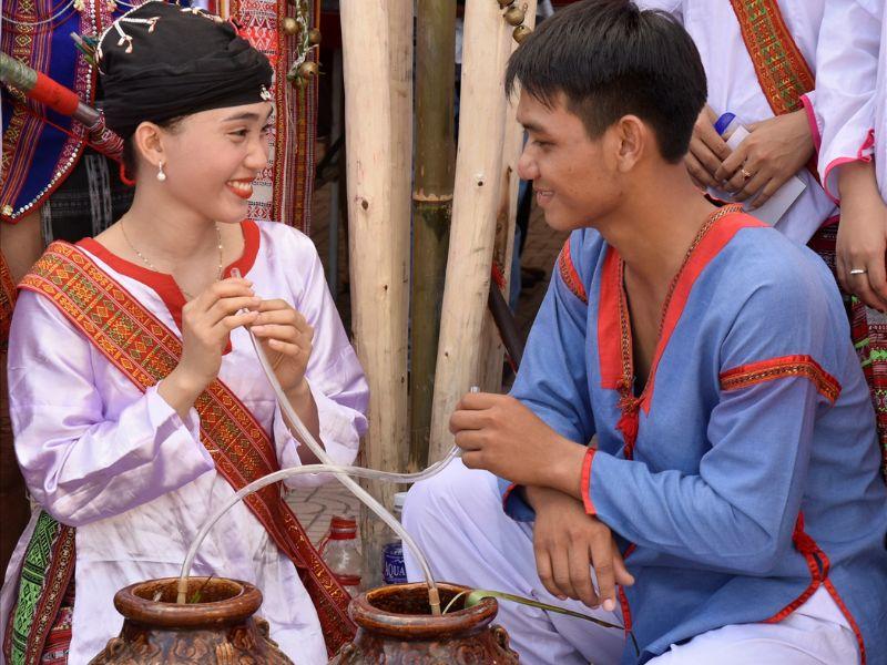 trang-phuc-dan-toc-cham-3963