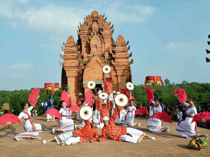 Trang phục người Chăm Hroi