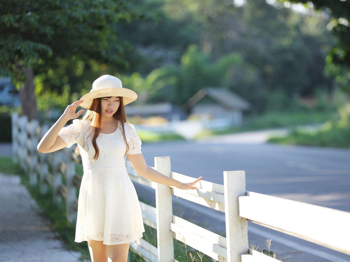 Mỗi cô nàng đều nên có một chiếc đầm hoặc váy trẻ trung trong tủ đồ