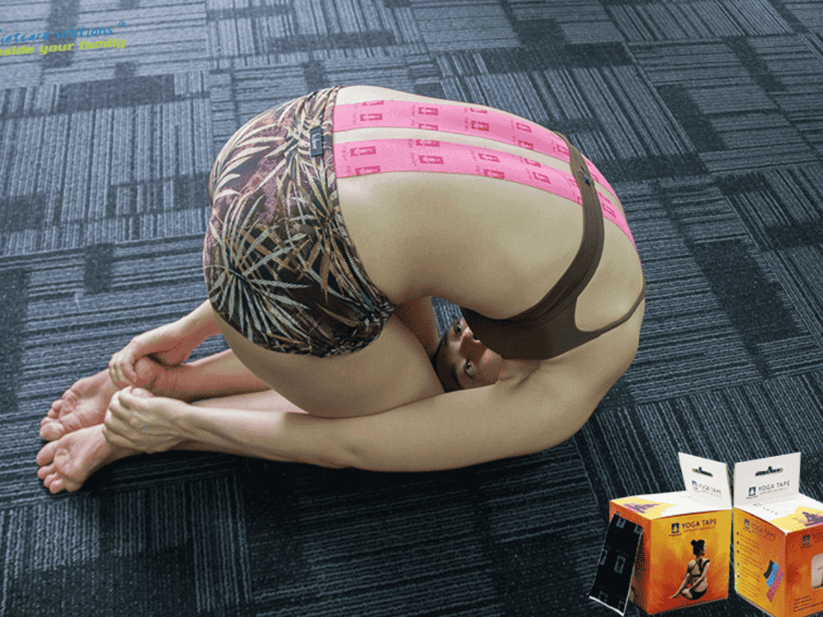 Dán băng kết hợp với tập yoga nhẹ