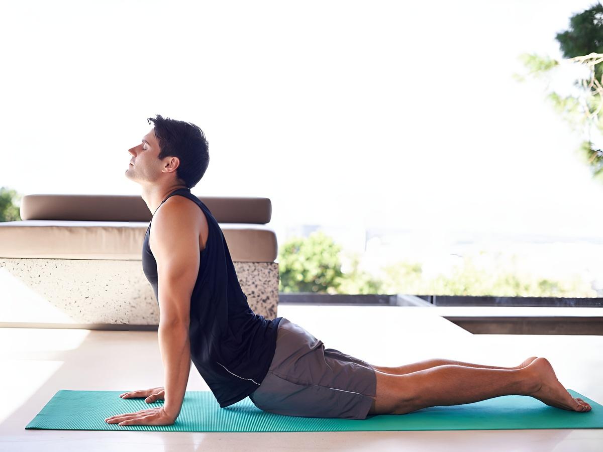 Kiểu dáng đồ tập yoga nam và độ vừa vặn cũng quan trọng không kém chất liệu và độ co giãn