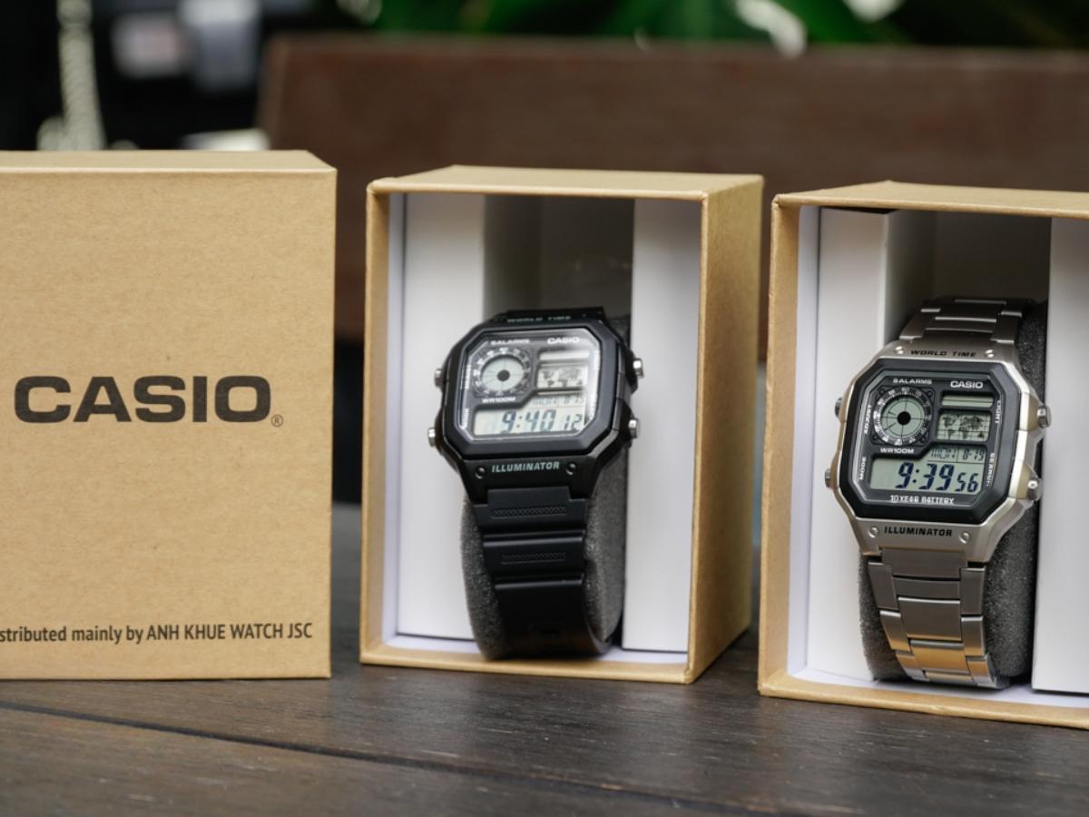 Casio Royale AE-1200WHD gây ấn tượng với thiết kế mặt vuông và màn hình điện tử đa vùng