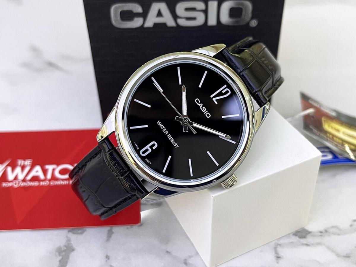 Casio MTP-V005 là mẫu đồng hồ hướng đến người dùng ưu tiên sự đơn giản và chi phí thấp