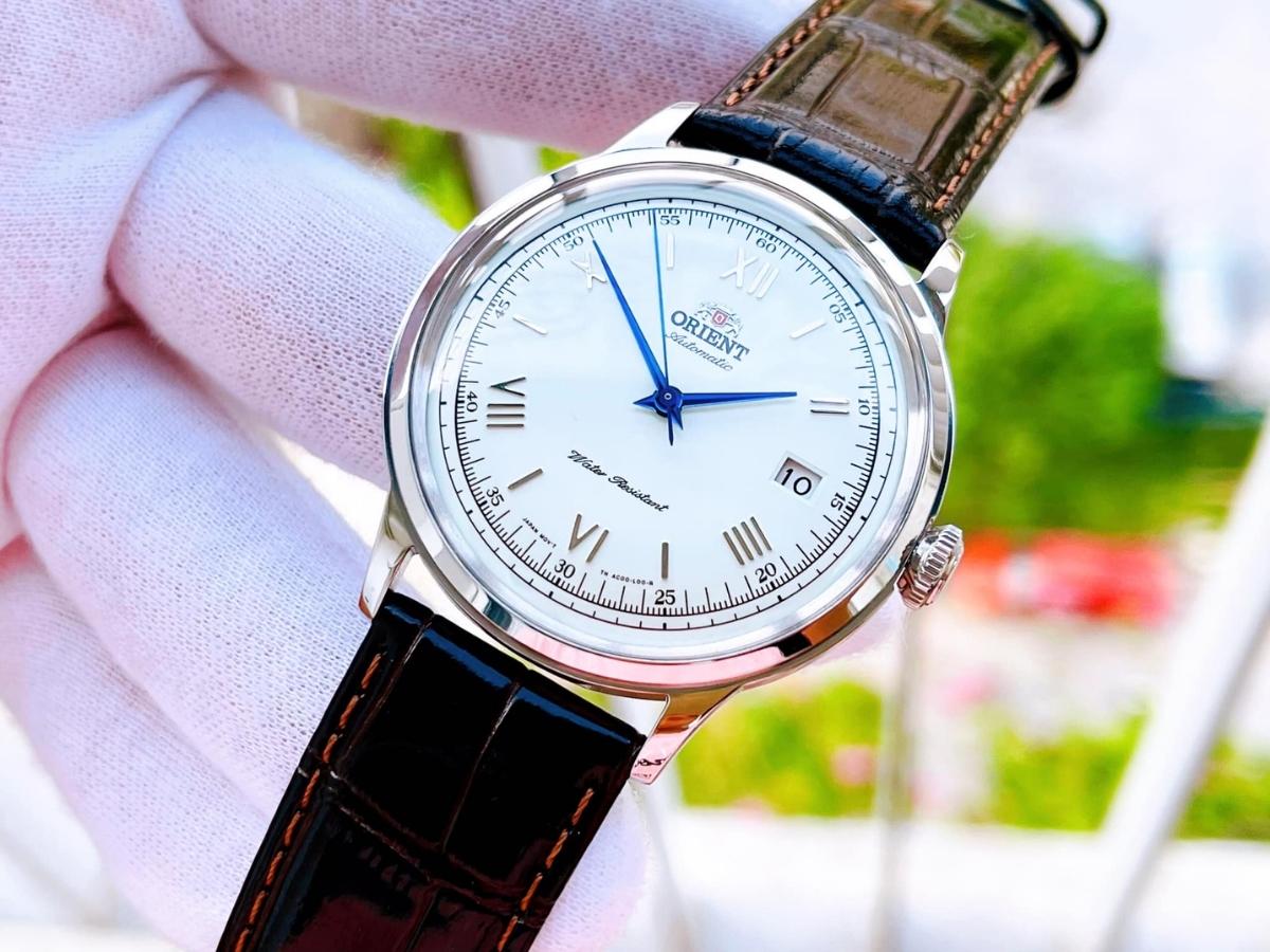 Orient Bambino là lựa chọn hoàn hảo cho anh em văn phòng, thường xuyên mặc đồ lịch sự