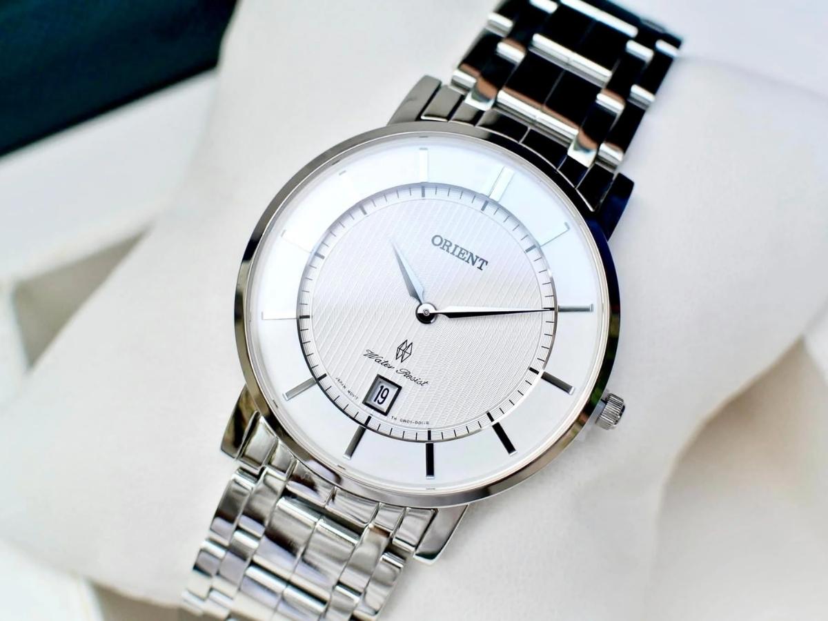 Orient Contemporary Quartz có mức độ hoàn thiện tỉ mỉ đến từng chi tiết nhỏ