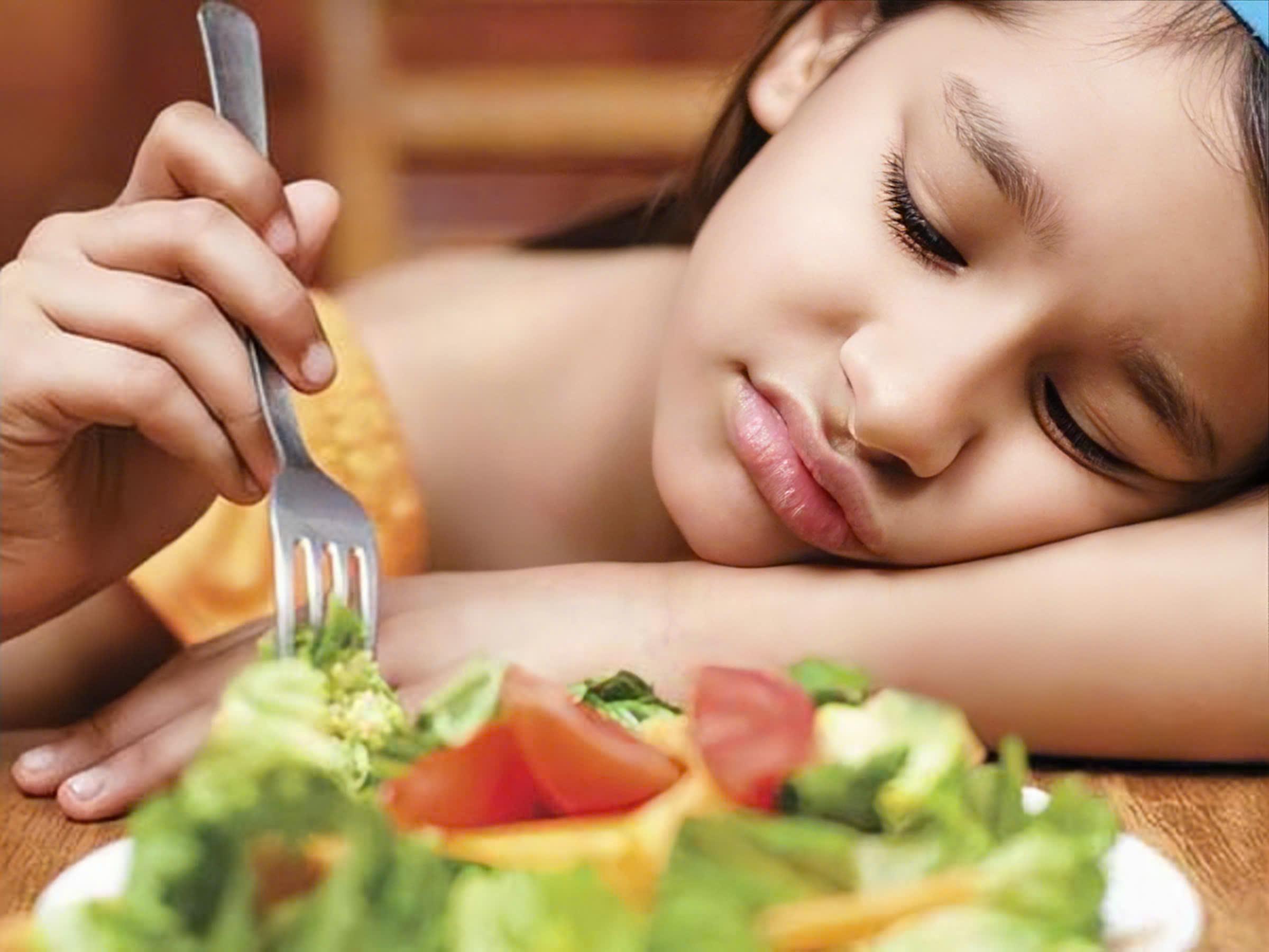 Những người đã hoặc đang phải vật lộn với các vấn đề như chán ăn tâm thần, ăn ói... 