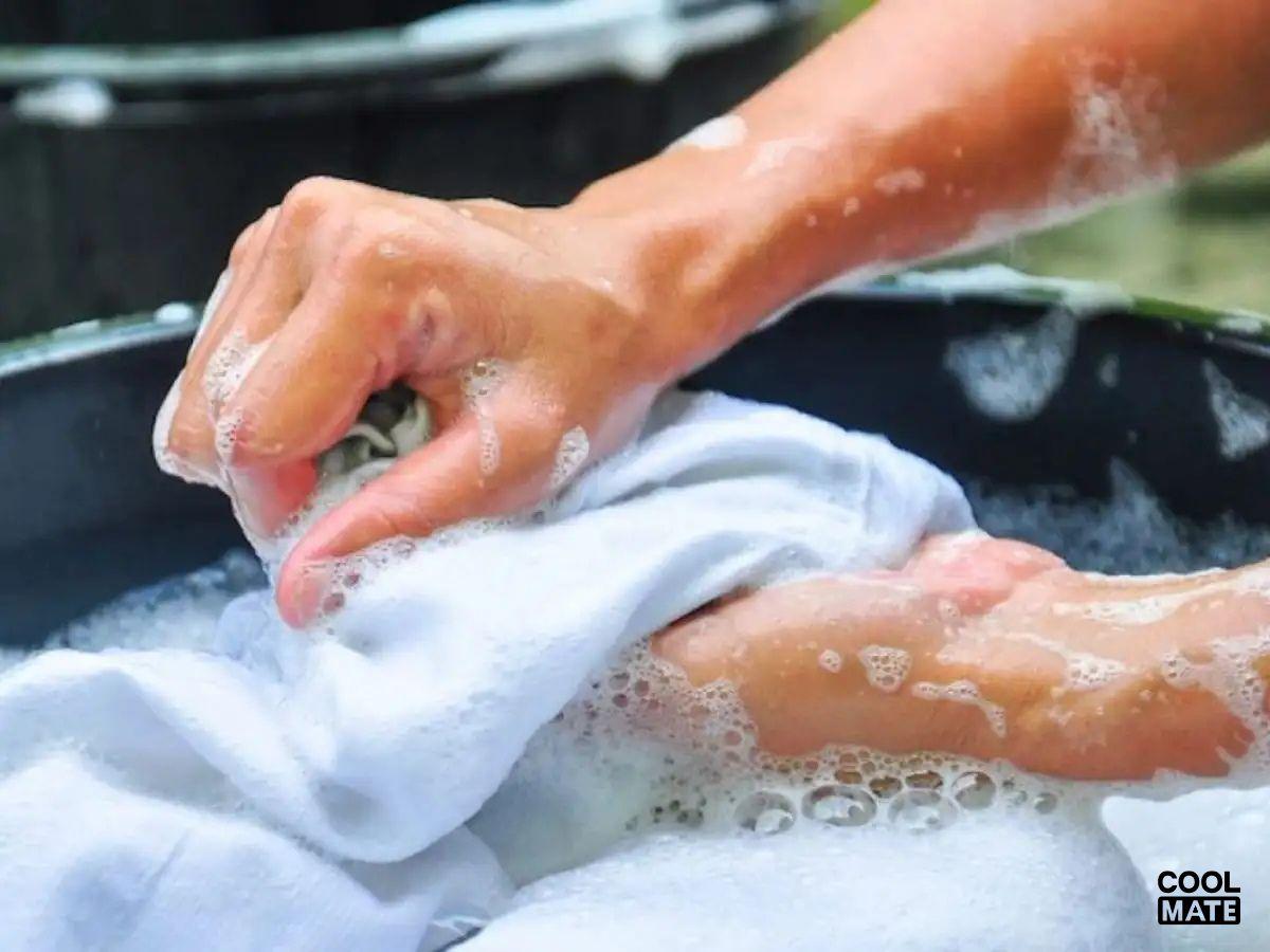 Để áo giữ được độ bền lâu hơn, giặt tay là phương án tối ưu