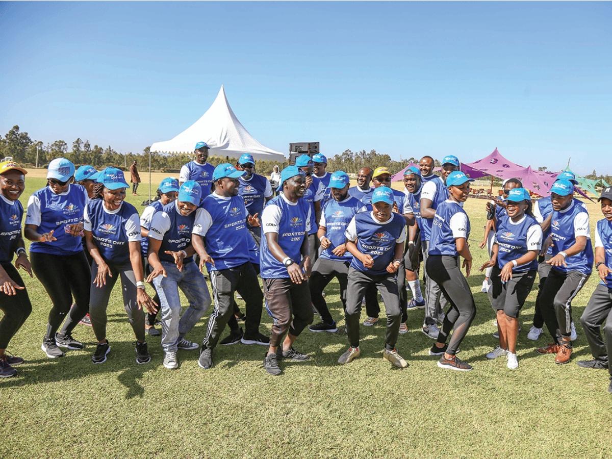 Đồng phục mang lại cảm giác bình đẳng, hỗ trợ xây dựng tinh thần đồng đội