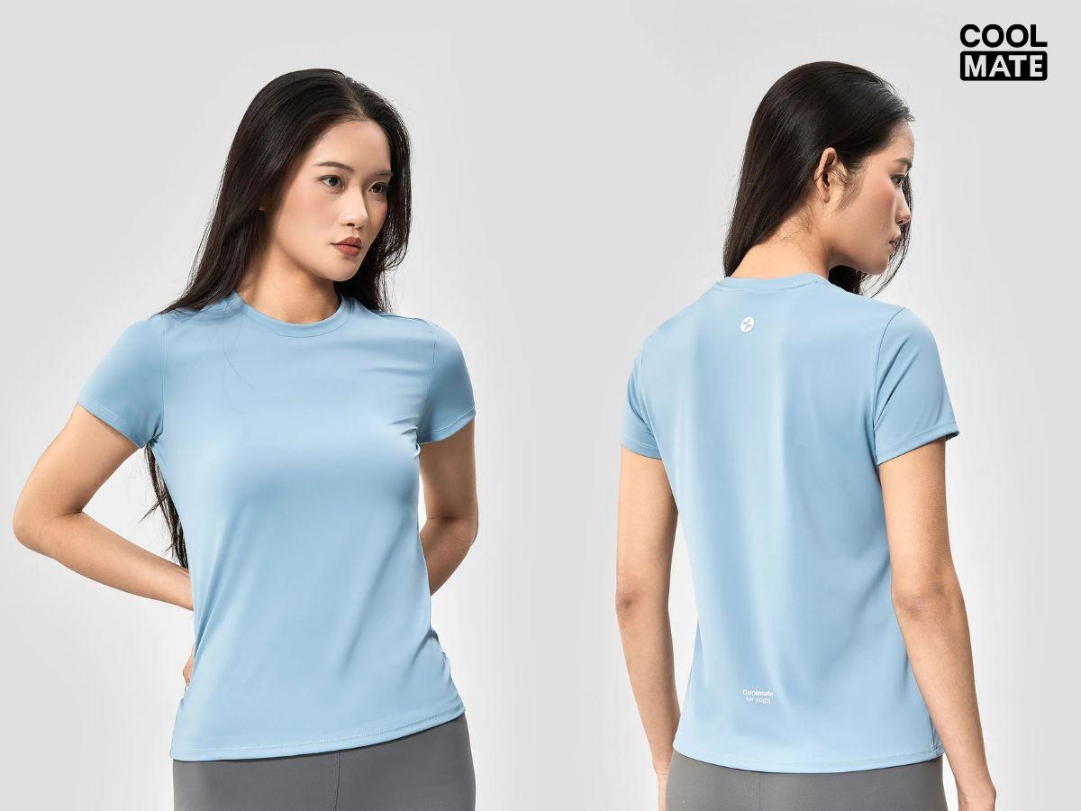 Áo thun yoga nữ dáng ôm vừa của Coolmate trong tập yoga