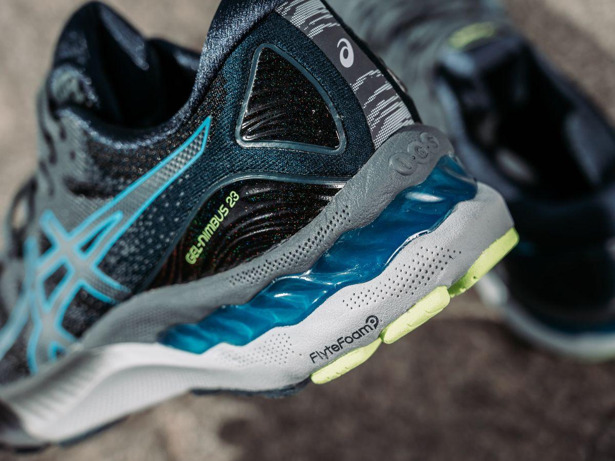 Cấu trúc bọt FlyteFoam nổi bật của giày chạy bộ Asics