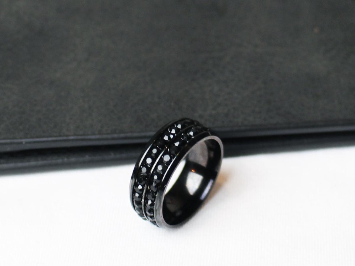 Nhẫn Titan đen viền đá CZ nhỏ (Pave setting)
