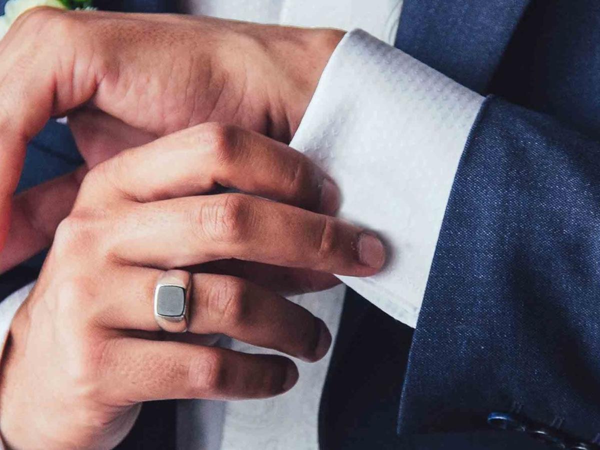 Cách chọn nhẫn nam theo màu da