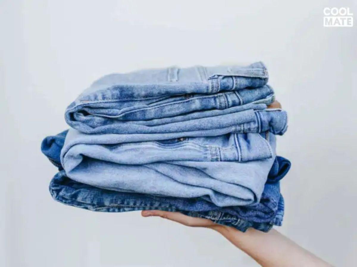 Nên chú ý đến nếp gấp quần jeans khi bảo quản loại trang phục này trong tủ đồ của bạn