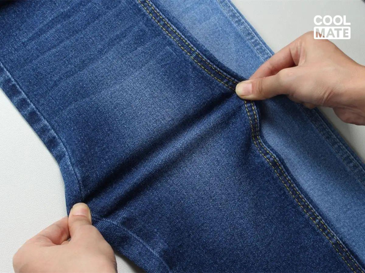 Tính chất của vải jean là không co giãn, nhưng hiện tại được pha thêm các loại sợi khác để tạo sự thoải mái cho người mặc